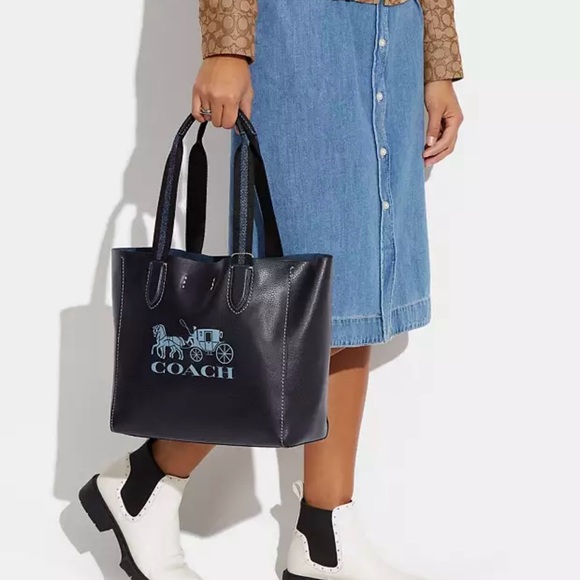NWT COACH DERBY LEATHER TOTE WITH HORSE AND CARRIAGE SILVER/NAVY SHOULDER BAG - Picture 2 of 7